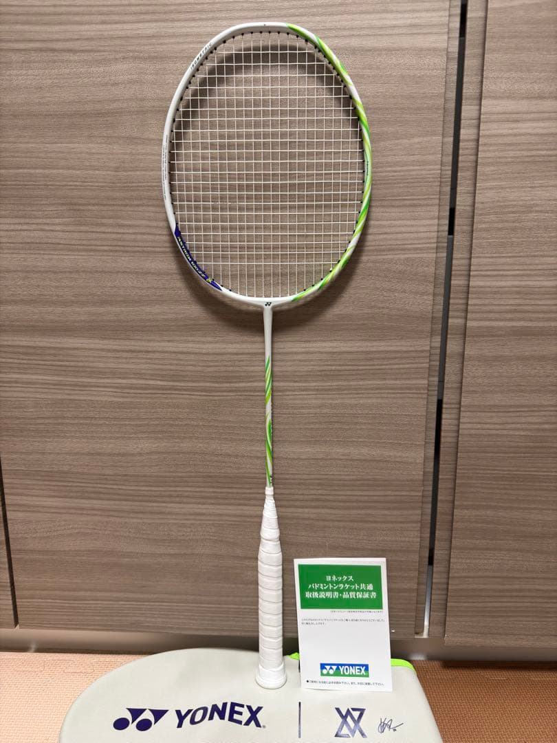 アストロクス100ZZ　VA　4UG5　ヨネックス　バドミントンラケット