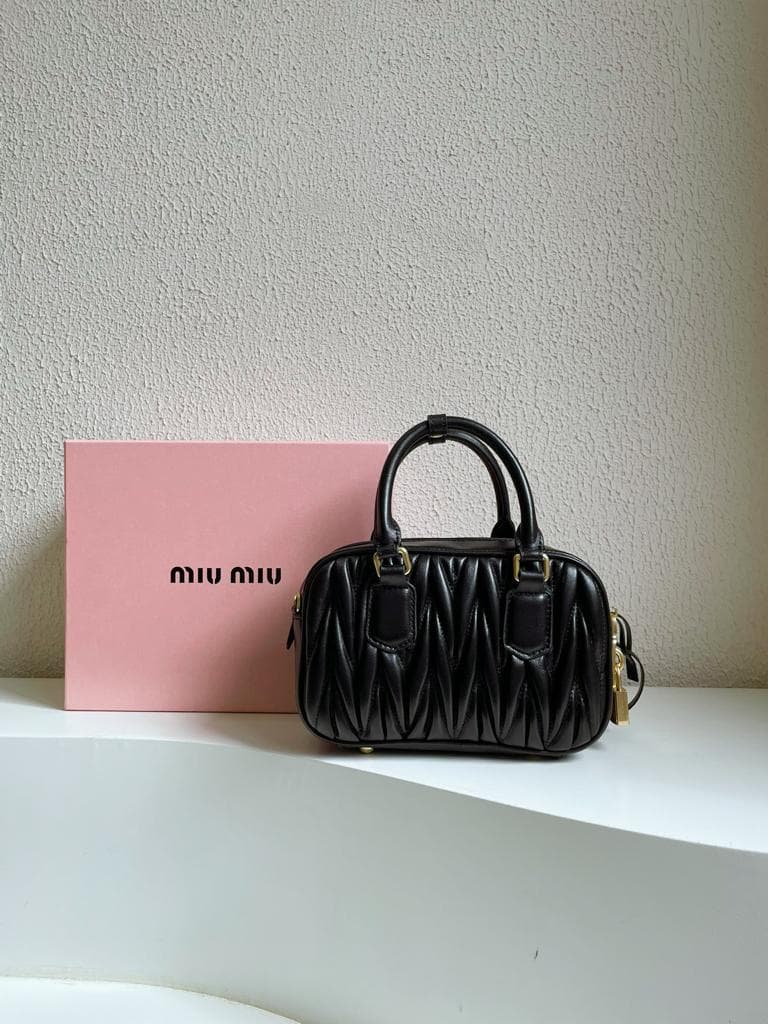 miu miu ブラック ハンドバッグ キルティング