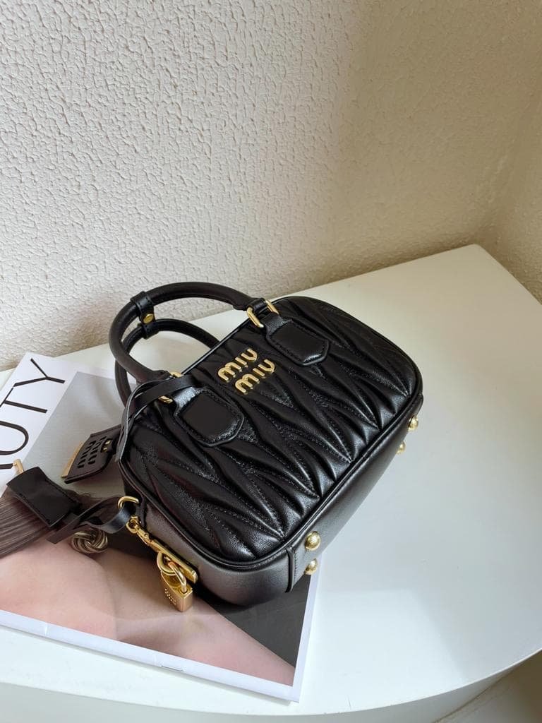 miu miu ブラック ハンドバッグ キルティング