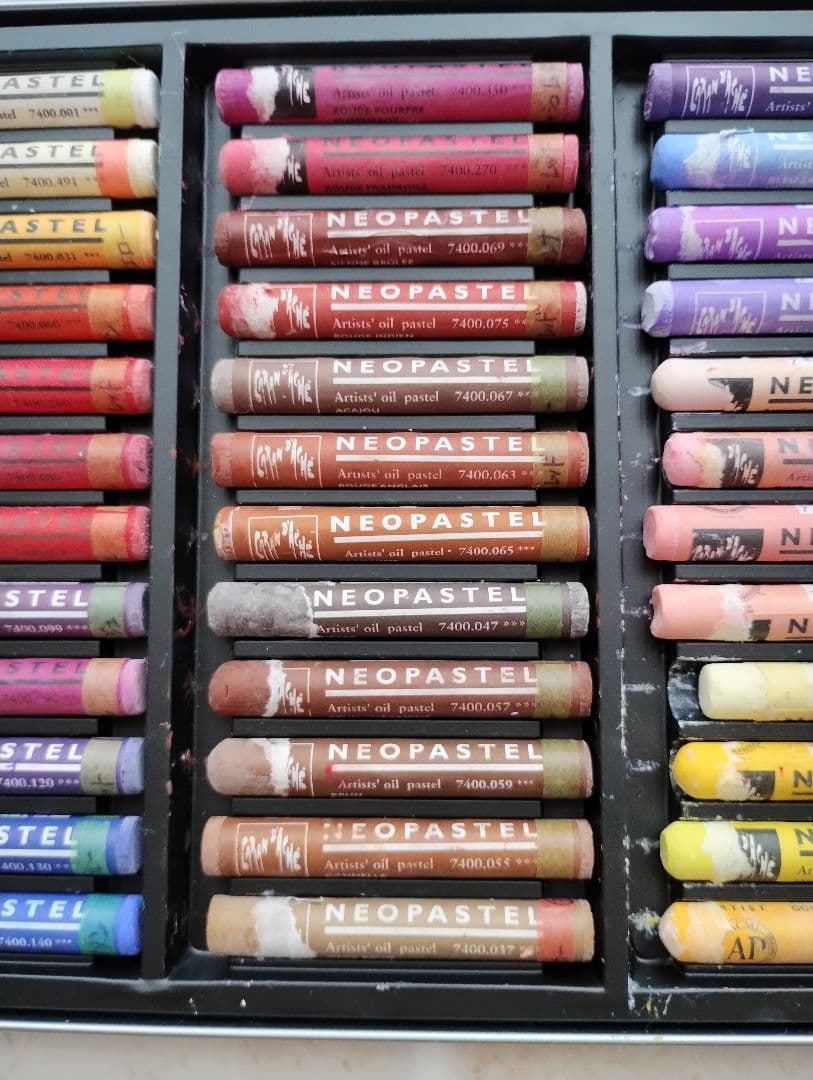 【中古品】カランダッシュ　ネオパステル 96色セット(缶ケース)