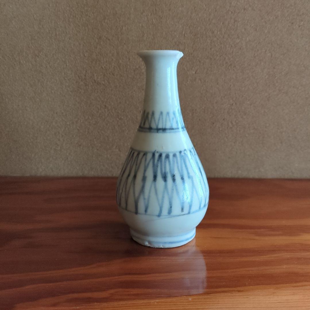 青いストライプ模様の陶器花瓶　骨董品　初期伊万里　徳利