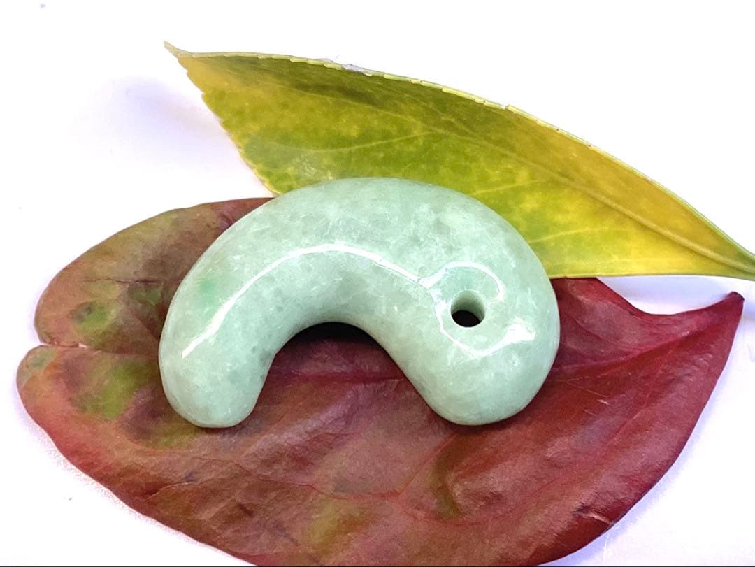 鑑別書付‼️限定品*人気の平塚古墳型 ジェダイト糸魚川翡翠勾玉‼️コレクション級