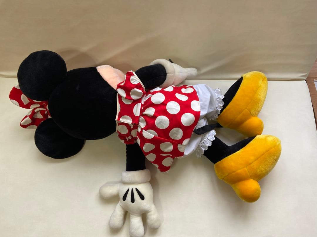 ミニーマウス ぬいぐるみ (身長1m、子どもより大きい)