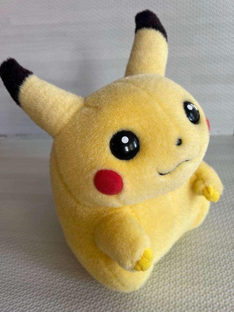 ポケモン　おしゃべりピカチュウ　ぬいぐるみ トミー