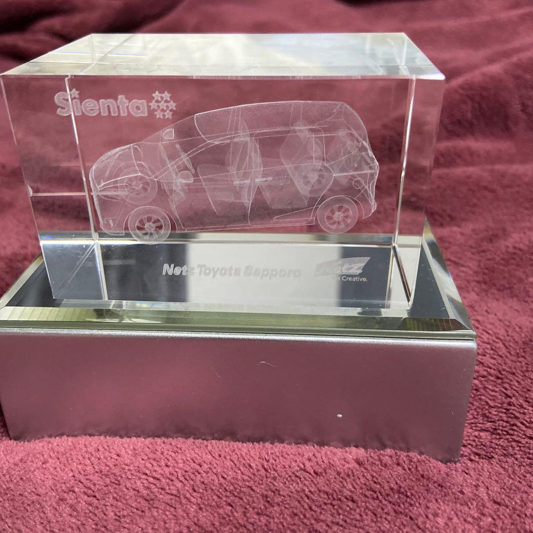 シエンタ　クリスタル　ガラス置物　大