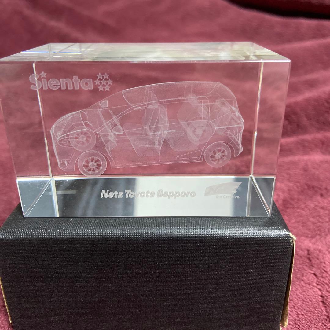 シエンタ　クリスタル　ガラス置物　大