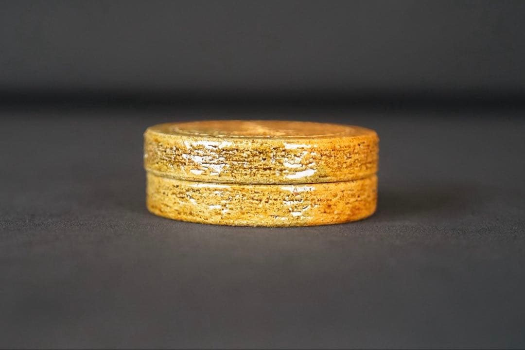 十代 大樋長左衛門 年朗 造 大樋 飴釉 丸香合 鵬雲斎好 共箱 共布 茶道具