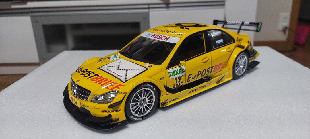 ミニカー 1/18ベンツ