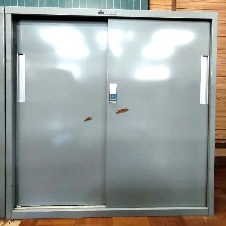 プラス製スチールキャビネット2棚 ＆ガラス扉 3棚　鍵付き2点セット中古