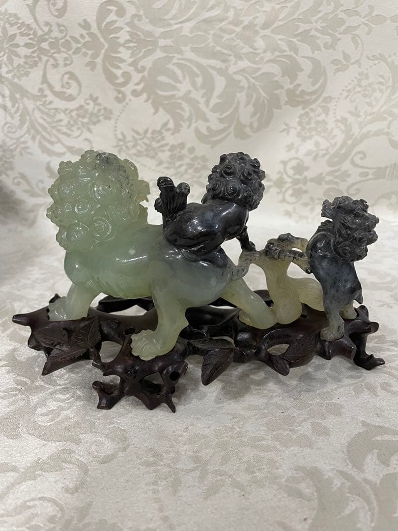希少　中国骨董　美術品　翡翠　青島獅子　天然石　置物　年代物　台座付き　箱付き