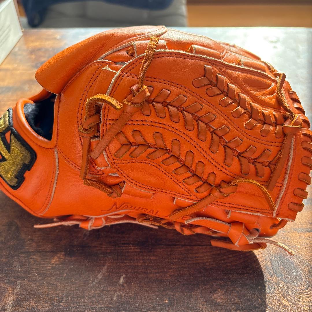 【新品同様】ハイゴールド　軟式投手用グラブ