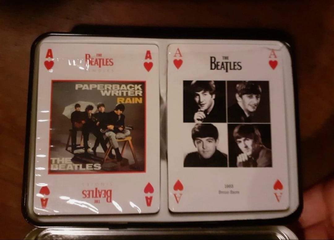 新品未開封2009年THE BEATLESビートルズ特別版トランプセットブリキ箱