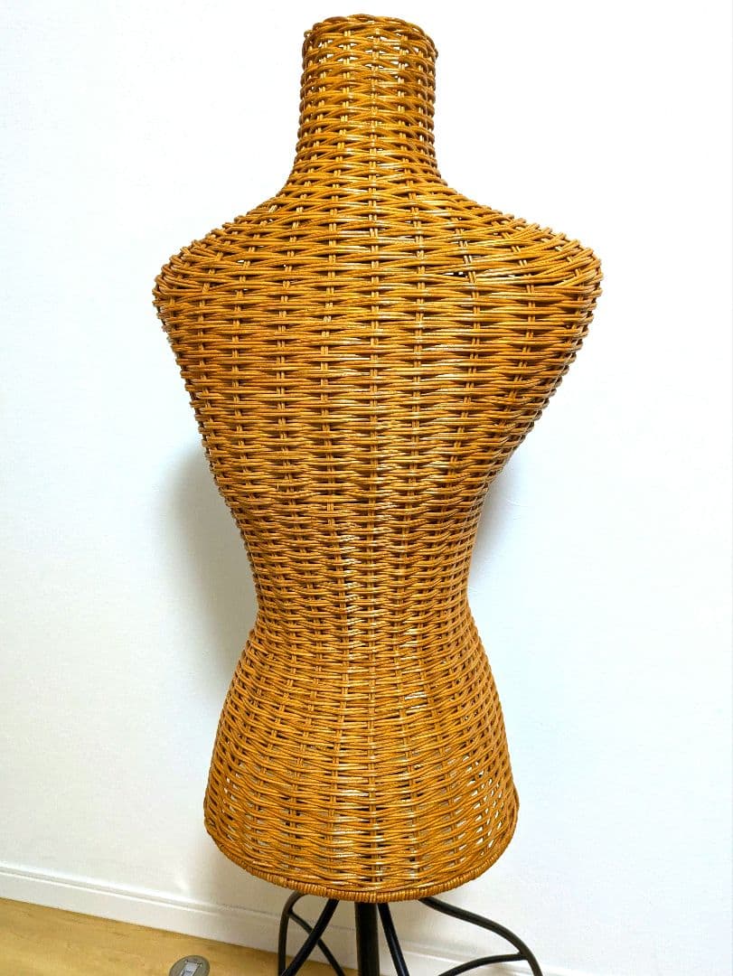 ラタン製トルソー マネキン　ボディ　婦人用ラタントルソー