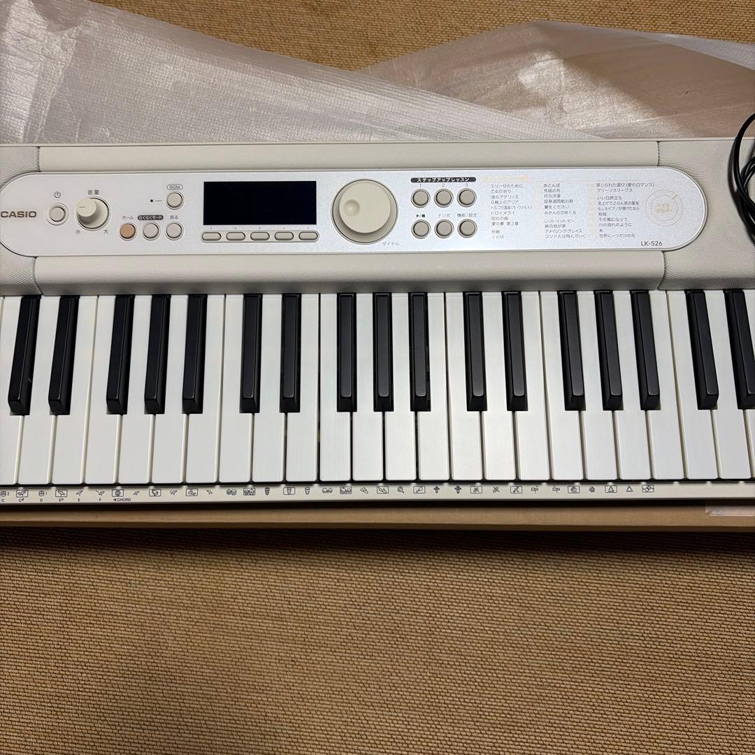 CASIO カシオ　LK-526 光ナビゲーション　デジタルキーボード