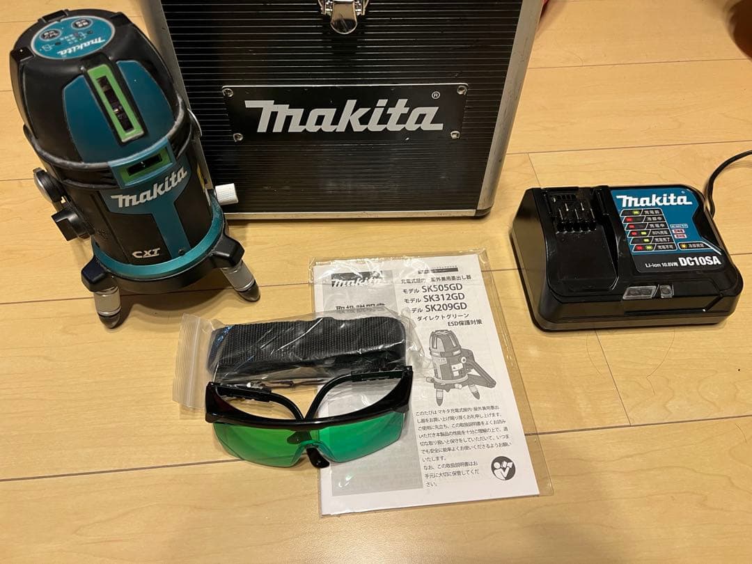 マキタ　レーザー墨出し機　グリーンレーザー　充電器付