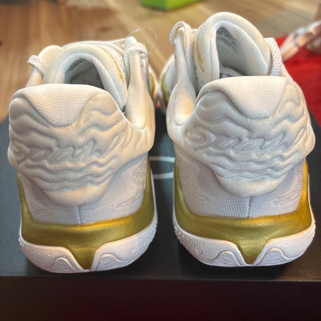 UNDER ARMOUR SPAWN7 ホワイト/ゴールド