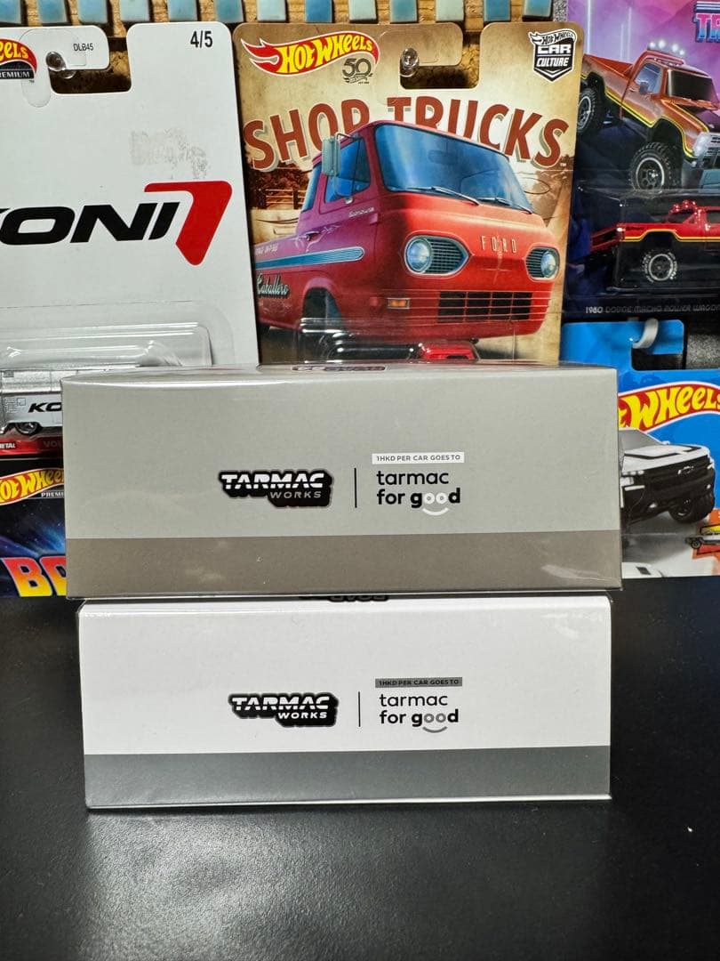 Tarmac Works ハイエース　ミニカー　HIACE 2台セット　1/64