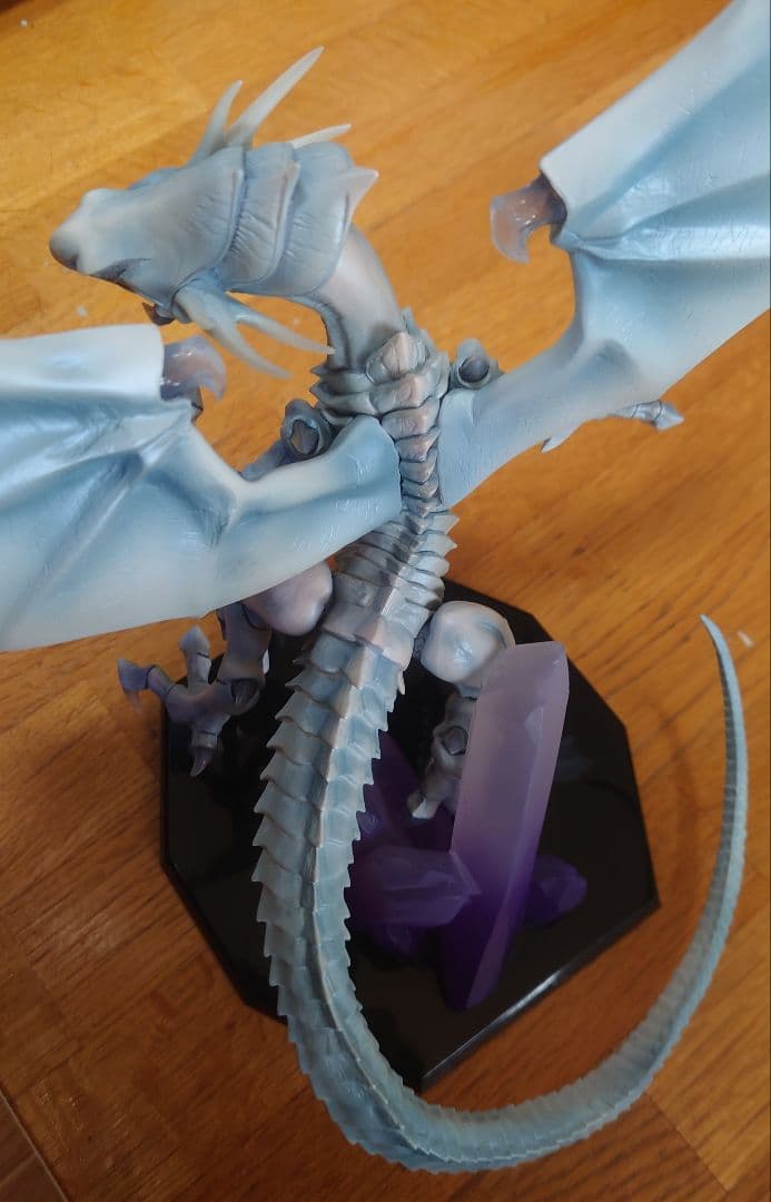 ブルーアイズ・ホワイト・ドラゴン　フィギュア