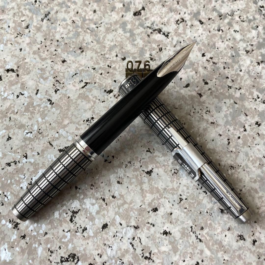 #076 未使用品 万年筆 パイロット PILOT Elite 全格子 18k