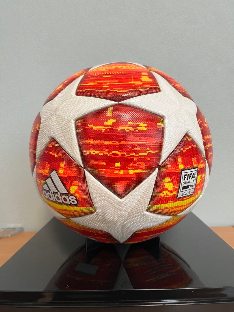 UEFAチャンピオンズリーグ　final madrid 19 サッカー ボール