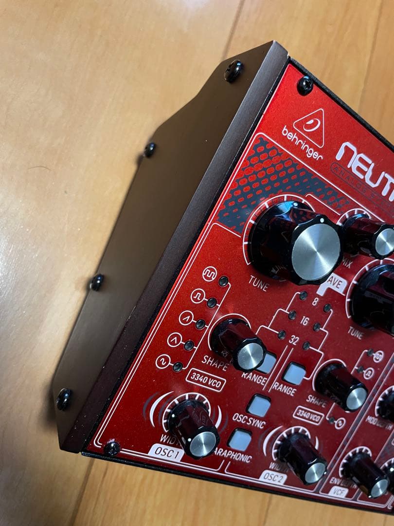 BEHRINGER neutron 元箱付き