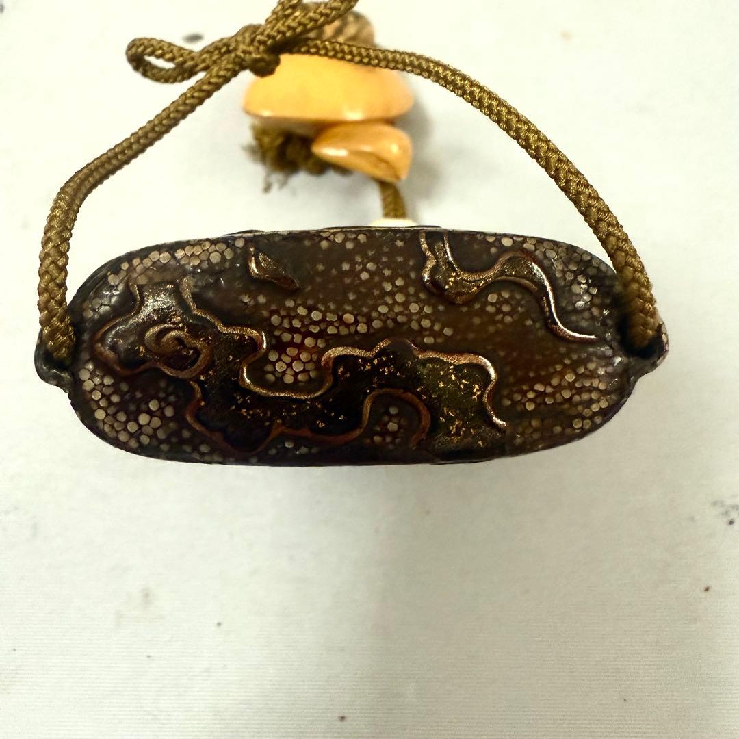 時代物　雲龍高蒔絵印籠　根付　かえる