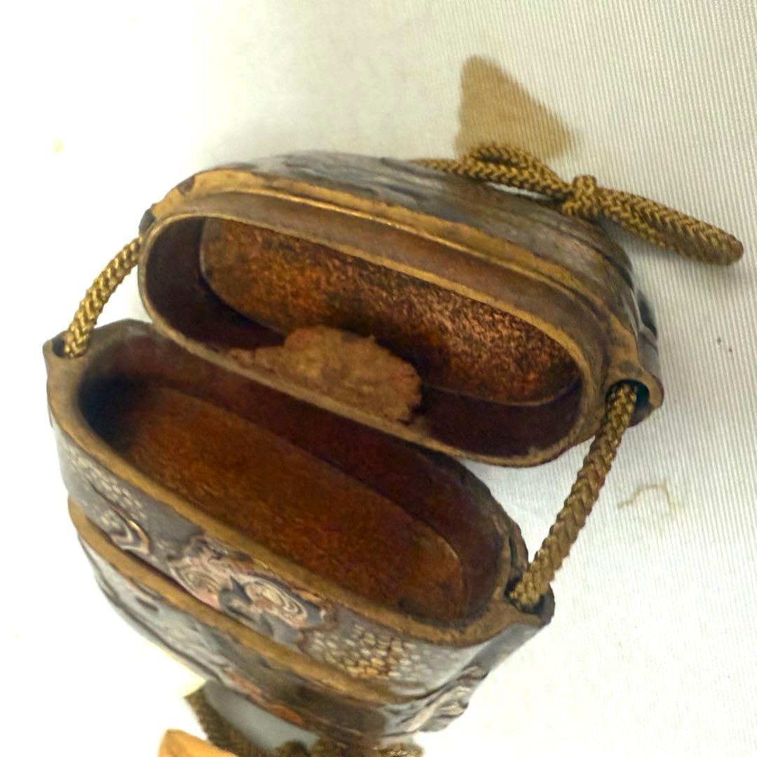 時代物　雲龍高蒔絵印籠　根付　かえる