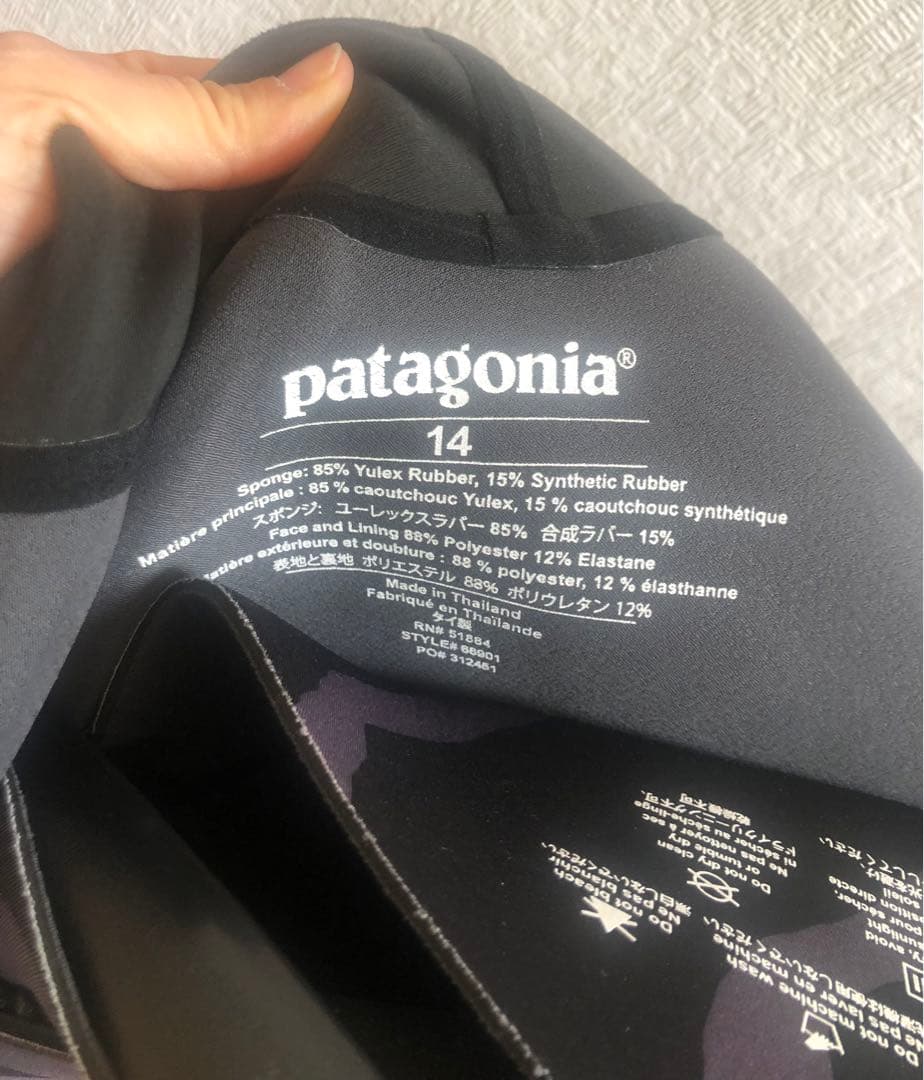 パタゴニア　キッズサイズ14　フルスーツ ブラック 迷彩柄