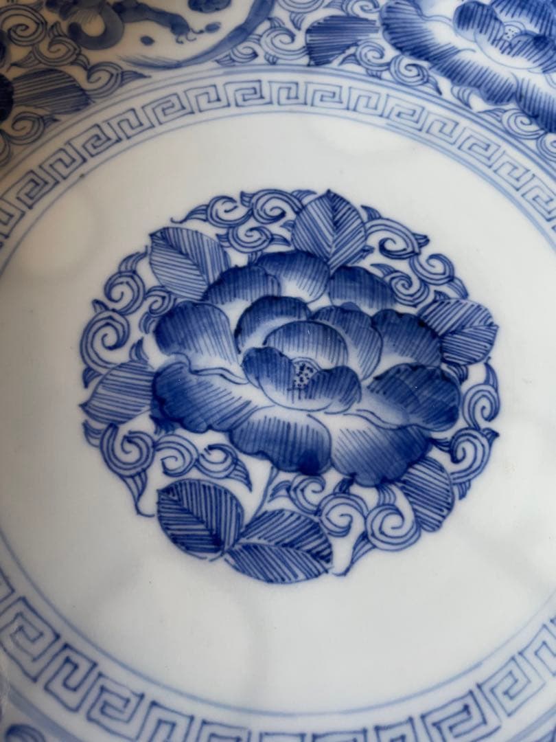 線描花唐草龍紋染付骨董大皿　【m201 　レトロ　アンティーク　鉢　大皿】