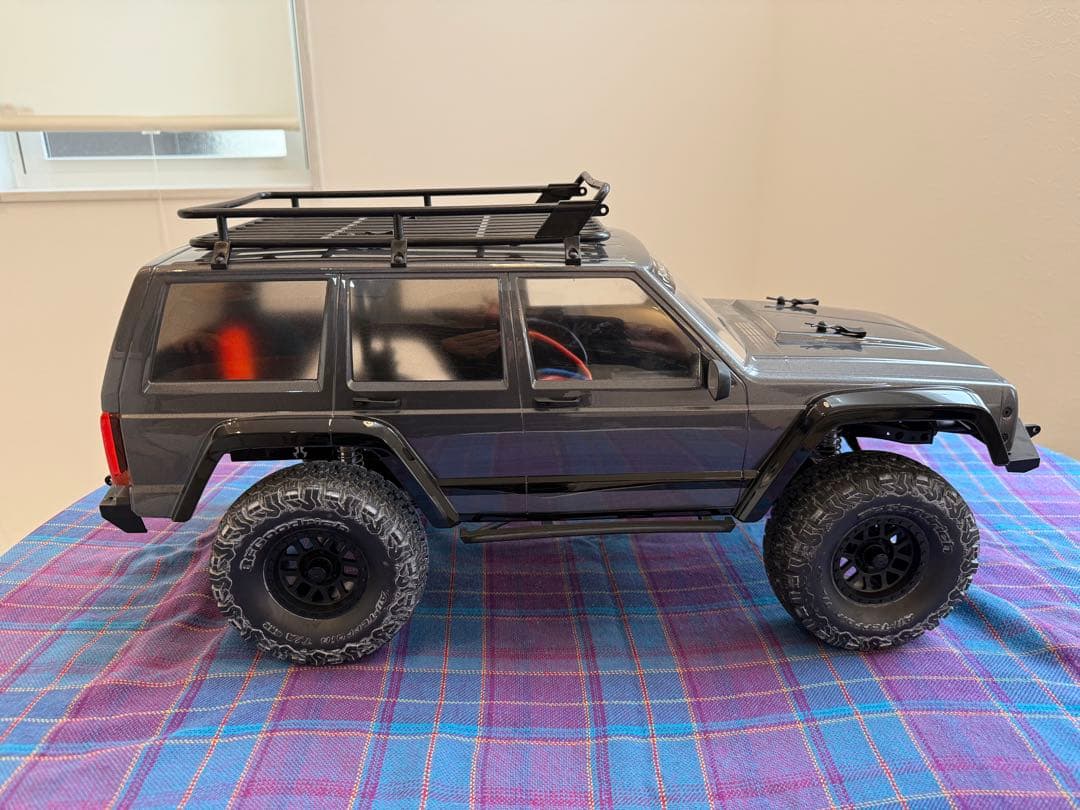 ホビーラジコン axial SCX10 II 2000 JEEP CHEROKEE
