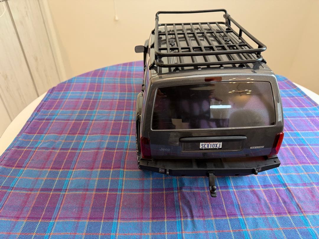 ホビーラジコン axial SCX10 II 2000 JEEP CHEROKEE