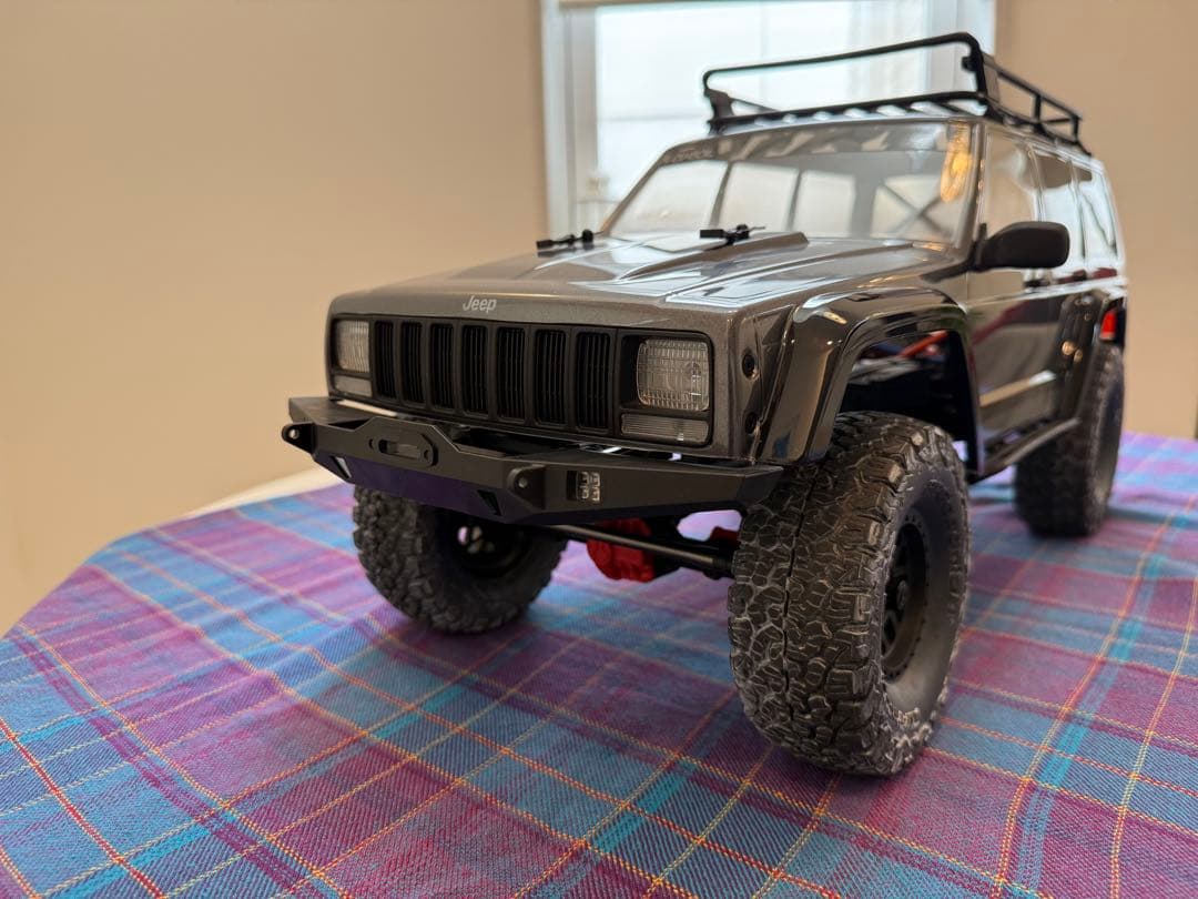 ホビーラジコン axial SCX10 II 2000 JEEP CHEROKEE