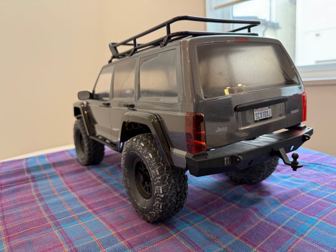 ホビーラジコン axial SCX10 II 2000 JEEP CHEROKEE
