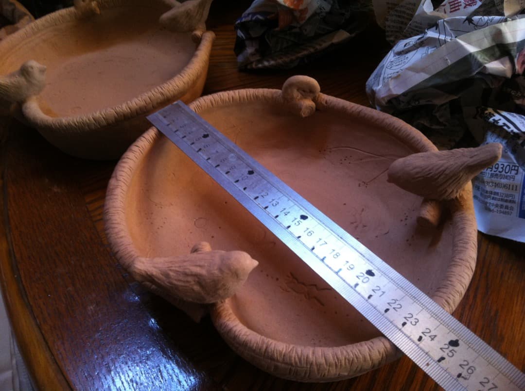 No.2 バードバス　餌台　：小鳥二羽、カタツムリ、カエル、カメ　焼き締め焼成