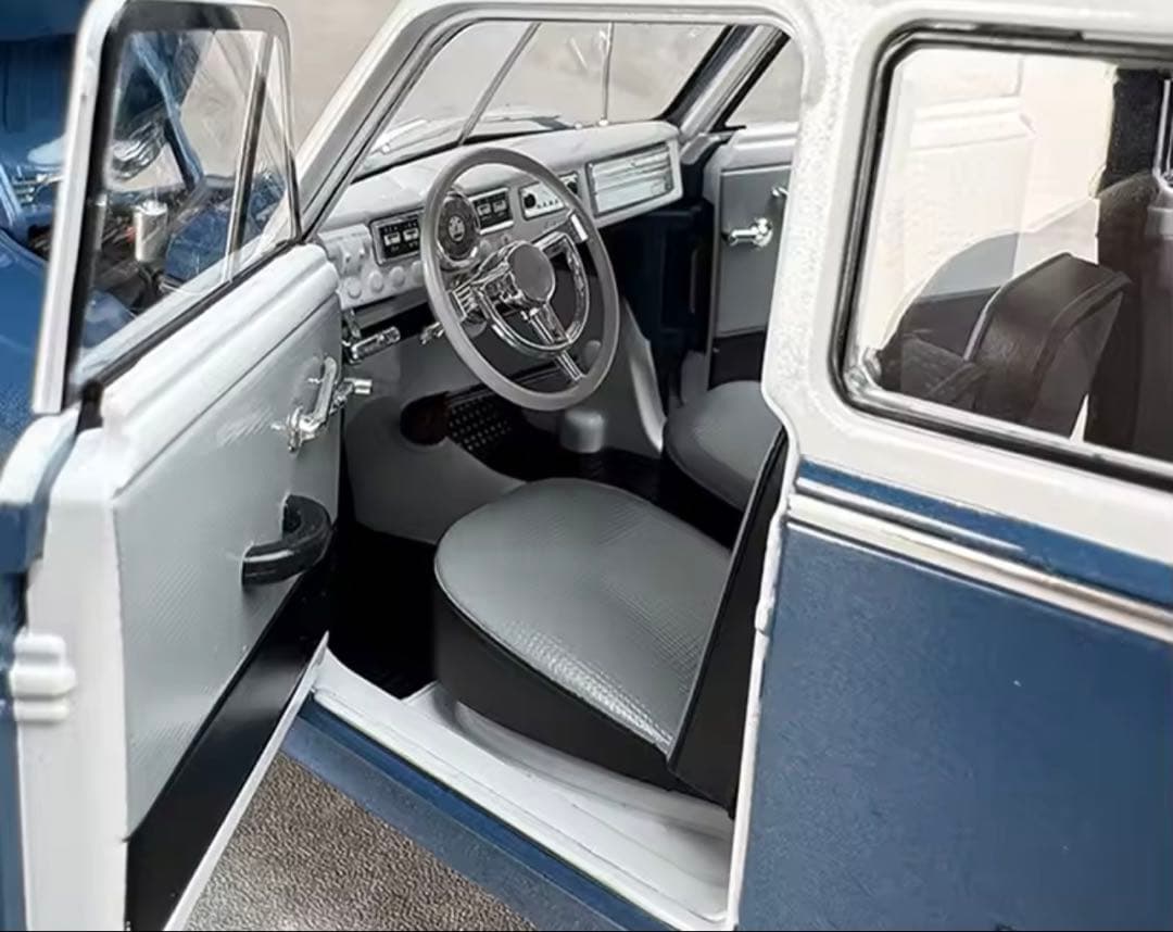 1/18ボルボ クラシックバン ダークブルー