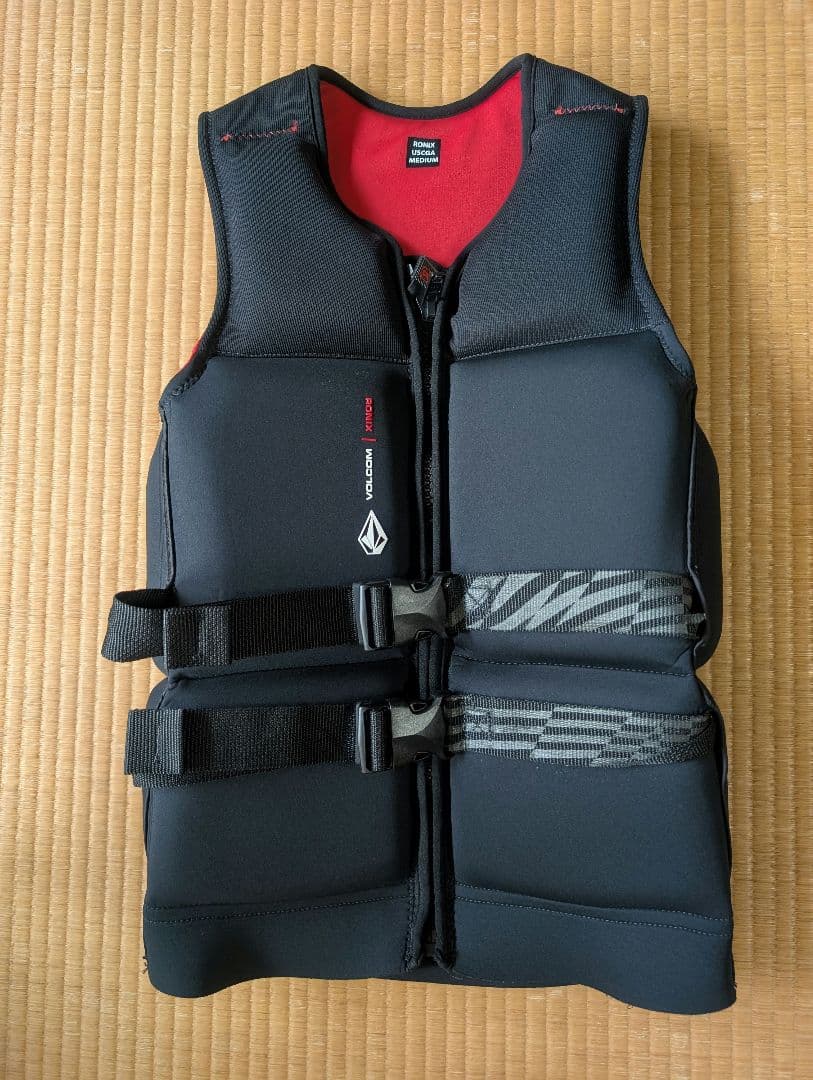 RONIX + Volcom ブラック/レッド ライフジャケット