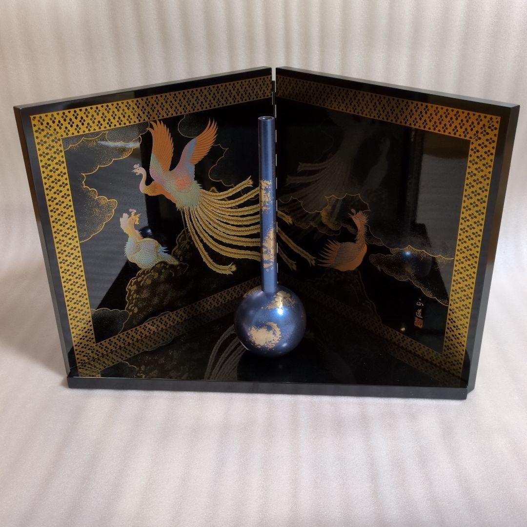一輪挿し花瓶と鳳凰デザインの屏風装飾品