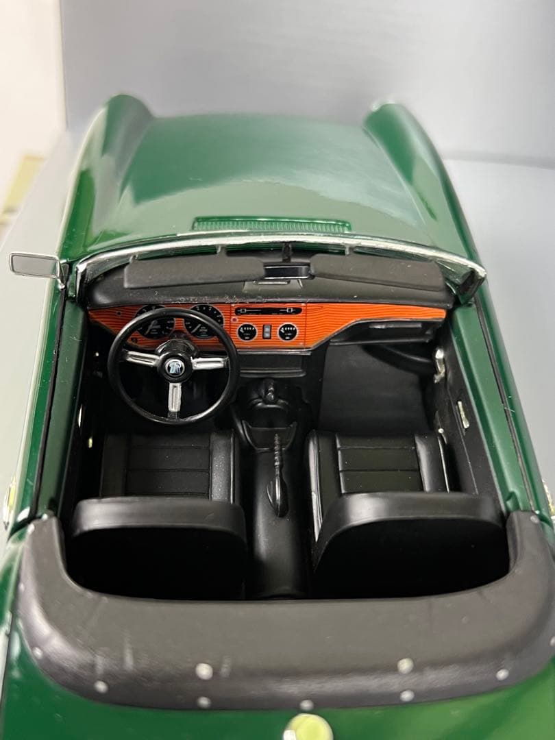 1/18★TRIUMPH SPITFIRE MK-Ⅳ 1970★トライアンフ