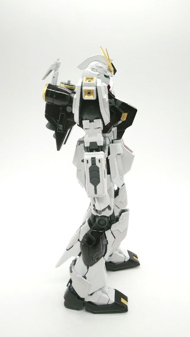 MG 1/100 νガンダム チタニウムフィニッシュ　ニューガンダム