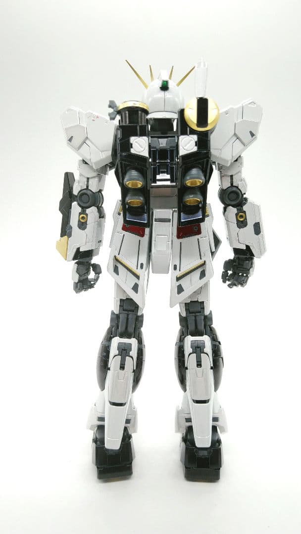 MG 1/100 νガンダム チタニウムフィニッシュ　ニューガンダム