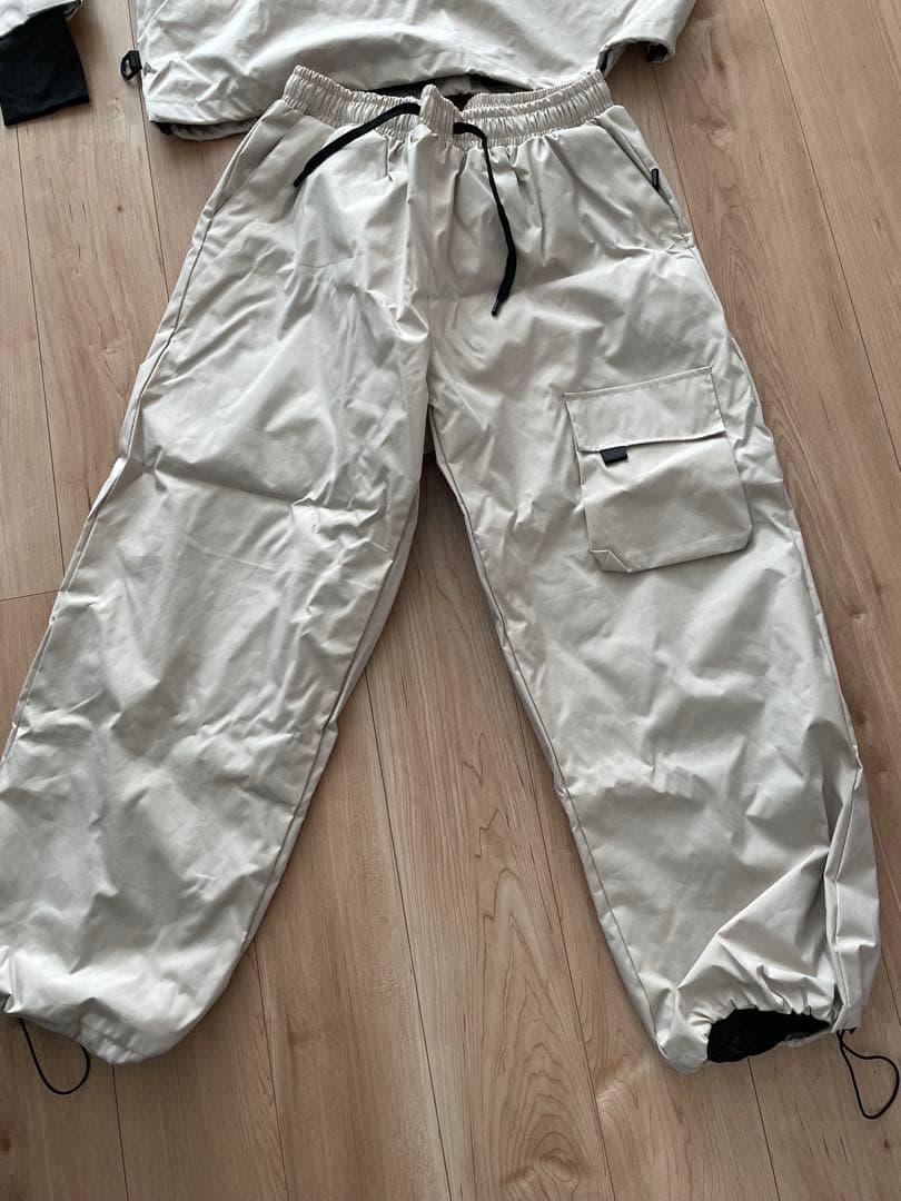 値下げしました！新品　大きいサイズ　3XL ベージュ スノーボードウェア