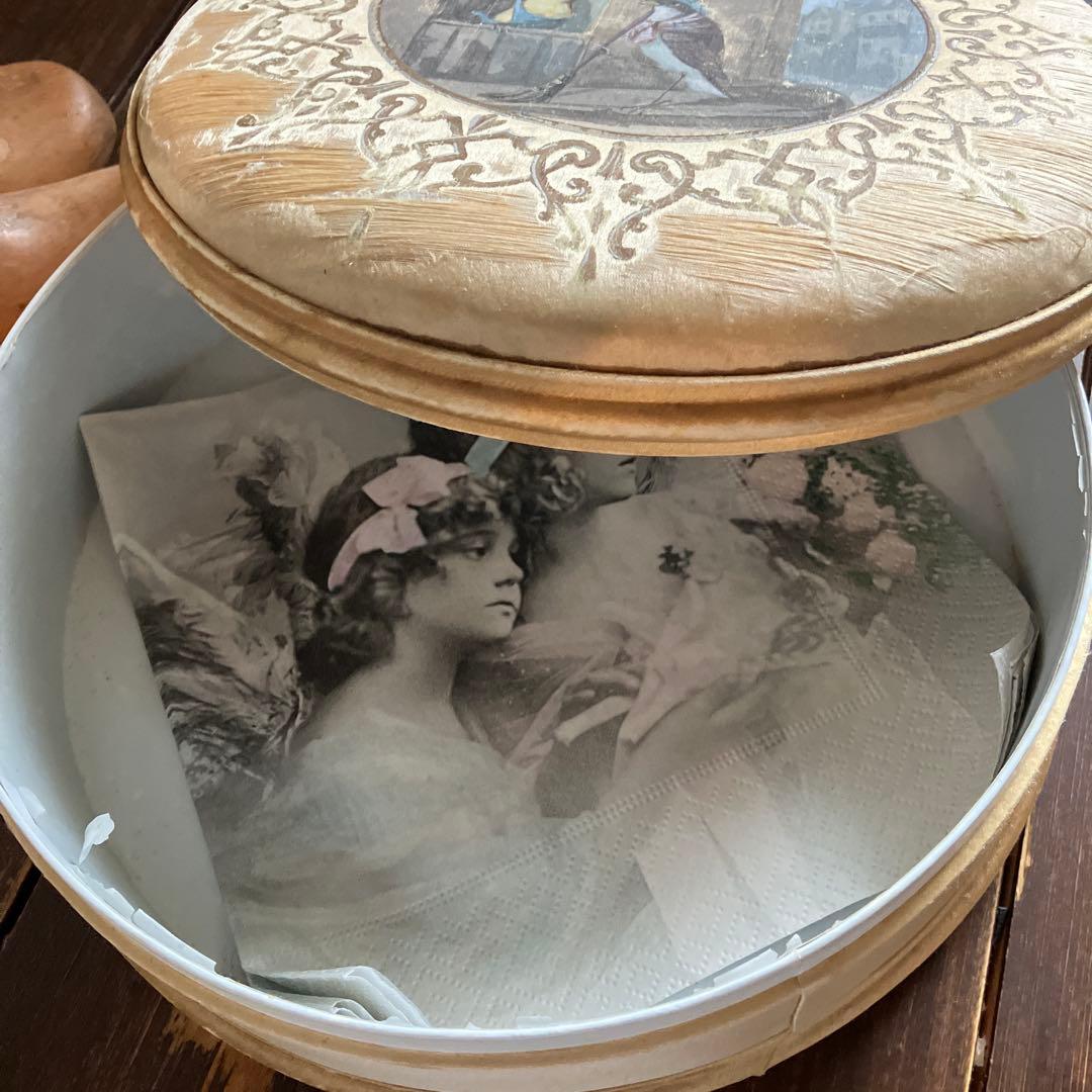 フランスアンティークシルク貼りドラジェボックス　希少　ツバメ　カルトナージュ大