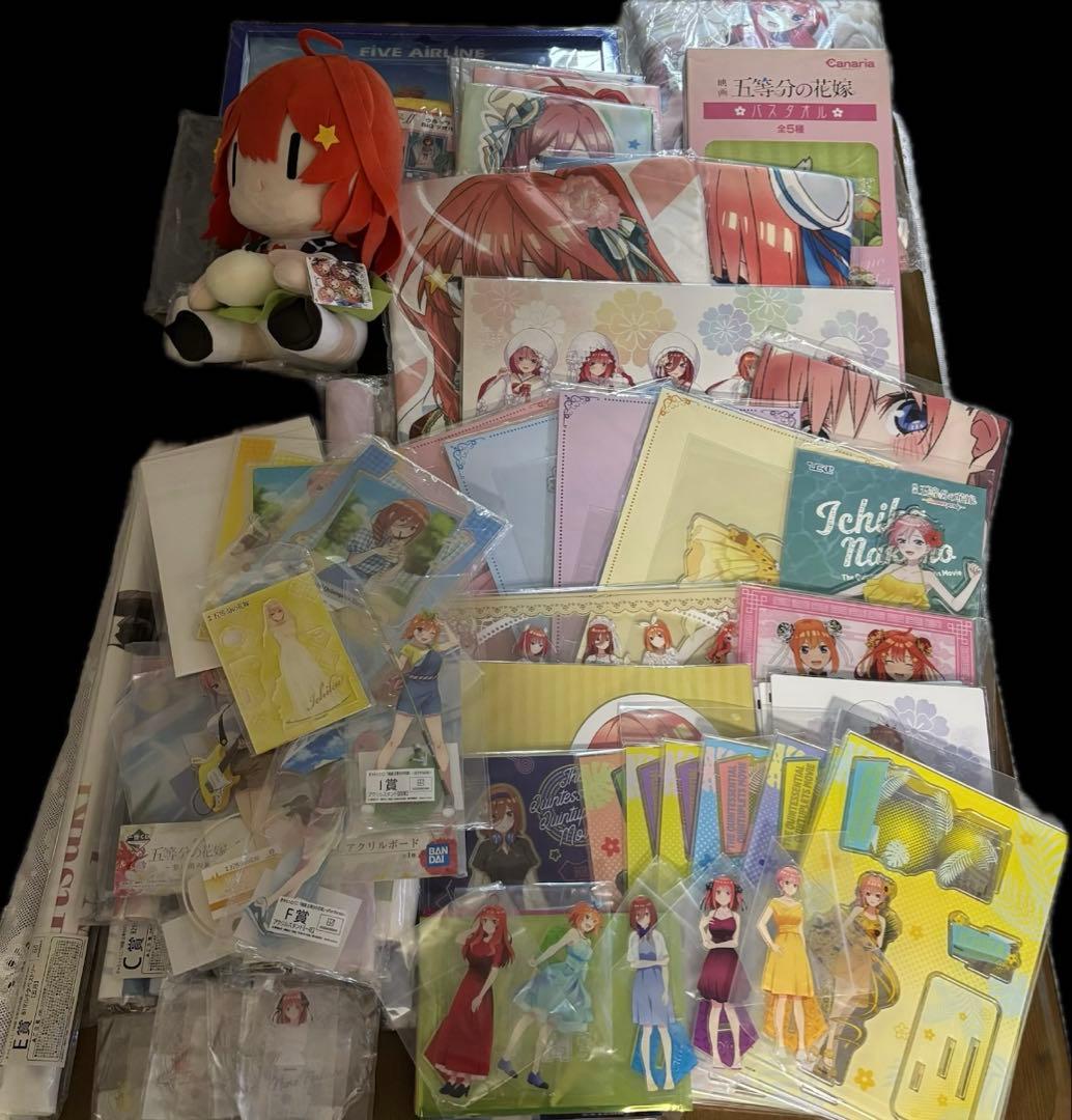 五等分の花嫁　アクスタ　タペストリー　他　グッズ　セット　大量　まとめ売り