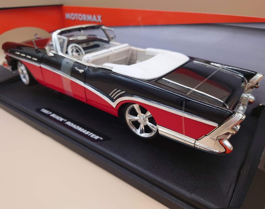 1/18 ビュイック ロードマスター 1957 ブラック/レッド MM製ミニカー