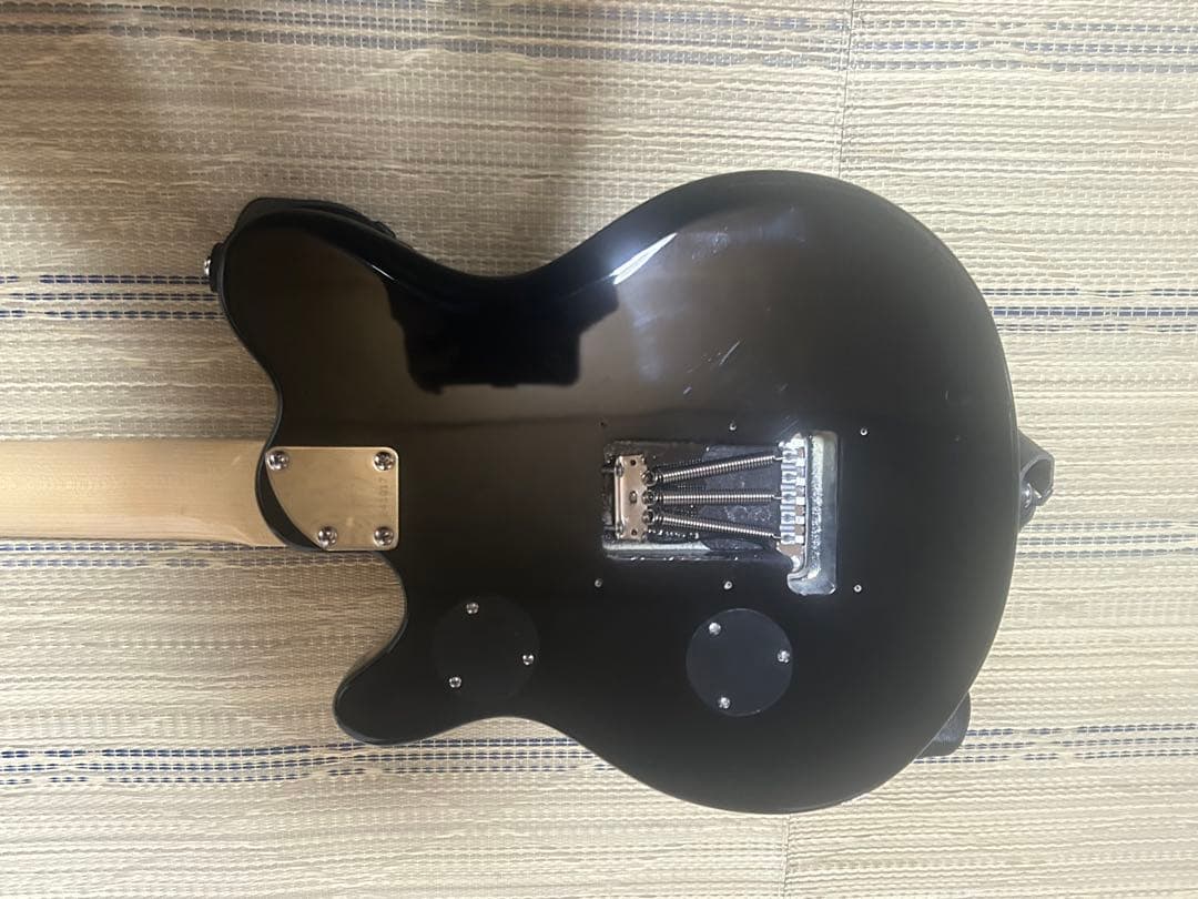 ミュージックマン風コピーモデルギター　AXIS