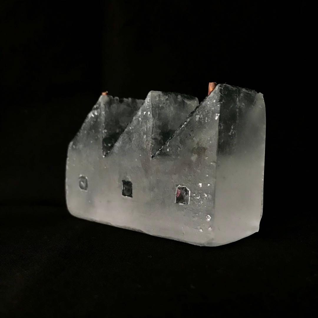 ガラス作家　佐伯泰典作　「夢工場　囚われた想い」