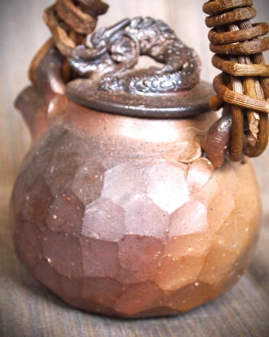 新品★竹内靖之【師：山本陶秀】★★備前龍摘み籐手付き面取り土瓶