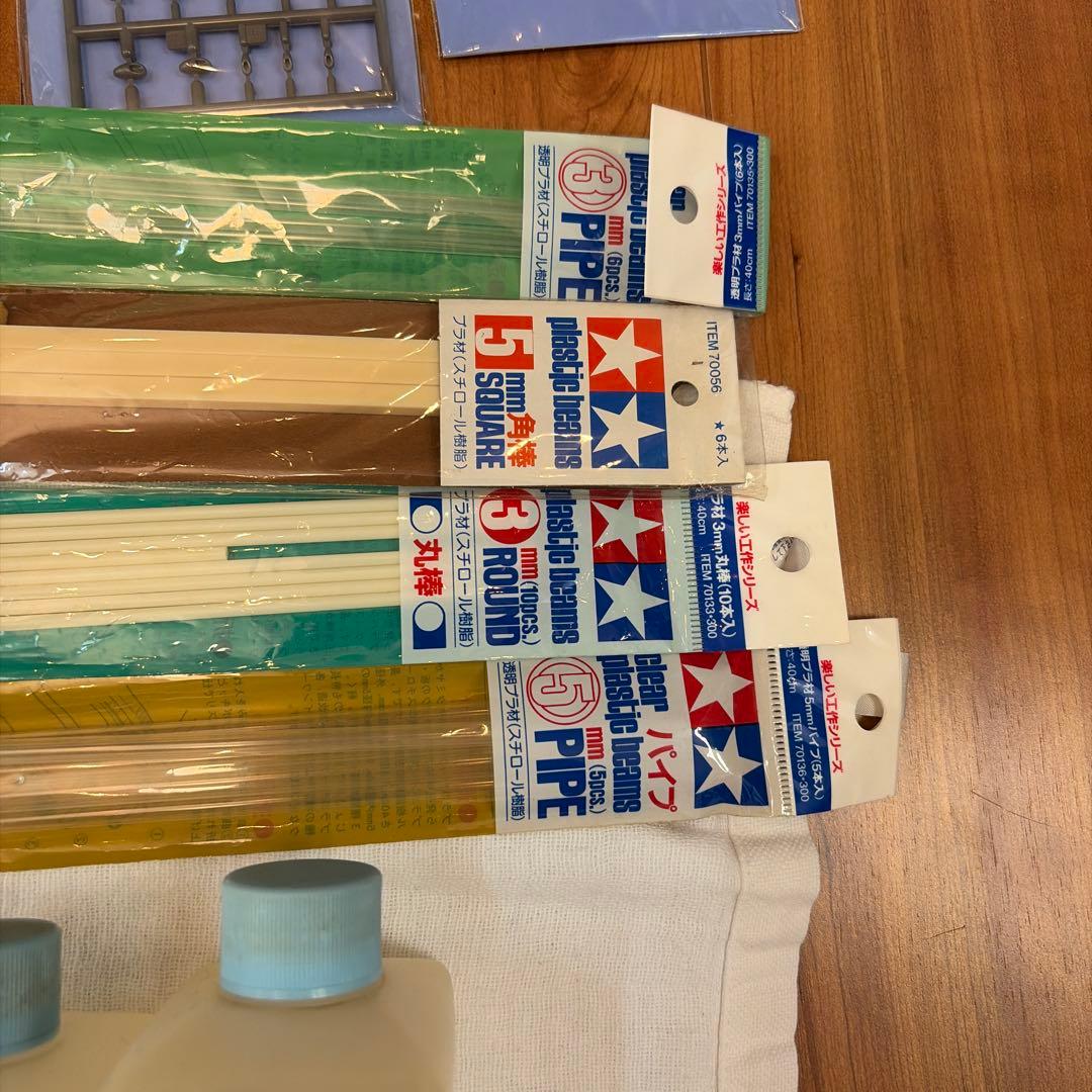 ピ*ル様 プラモ塗料大量セット Mr.カラー・タミヤ＋プラ材・改造パーツ一式引退
