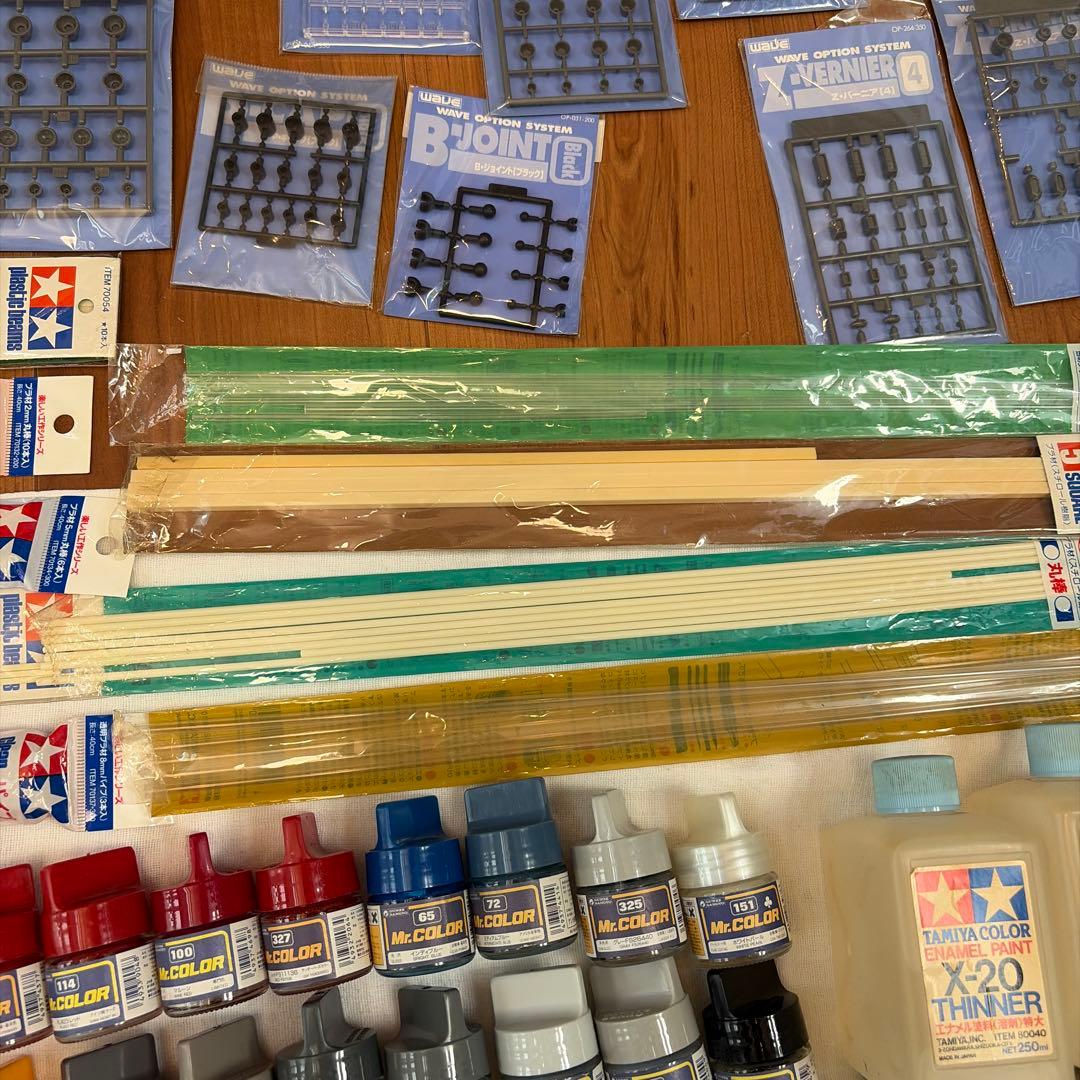 ピ*ル様 プラモ塗料大量セット Mr.カラー・タミヤ＋プラ材・改造パーツ一式引退