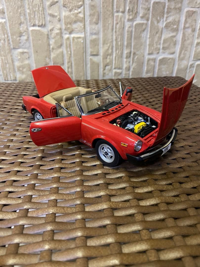 【箱付き】FIAT 124 SPIDER オートアート フィアット